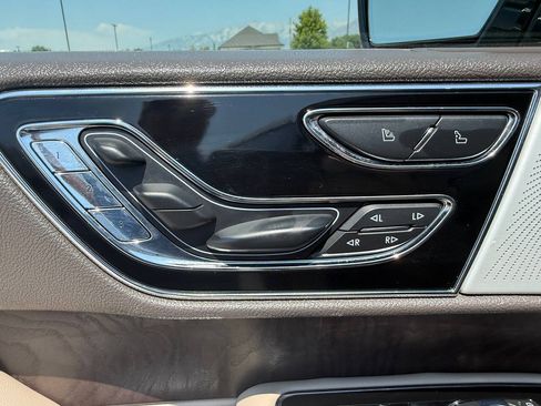 Used 2022 Lincoln Navigator Reserve AWD/4WD image 34