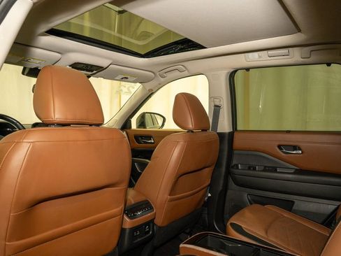 Used 2022 Nissan Pathfinder Platinum w/ Cargo Package image 10