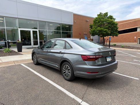 Used 2019 Volkswagen Jetta SE FWD image 4