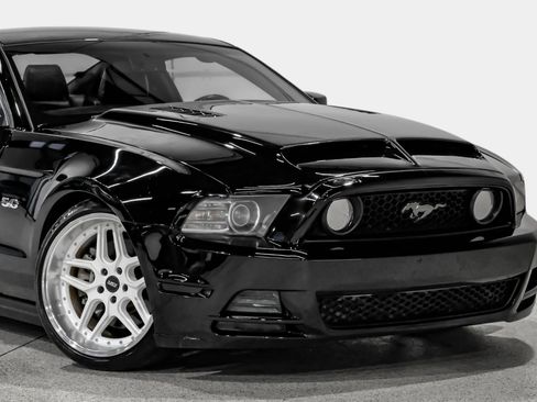 Used 2013 Ford Mustang GT Premium w/ Electronics Pkg RWD image 11
