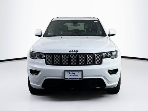 Used 2022 Jeep Grand Cherokee Laredo X image 2