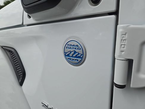 Used 2024 Jeep Wrangler Unlimited Sahara AWD/4WD image 10