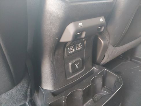 Used 2018 Jeep Wrangler Unlimited Sahara image 28