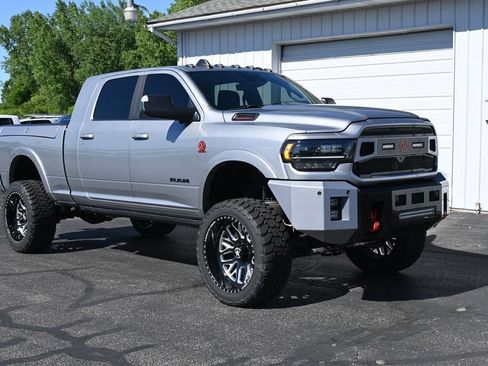 Used 2022 RAM 2500 Limited AWD/4WD image 4