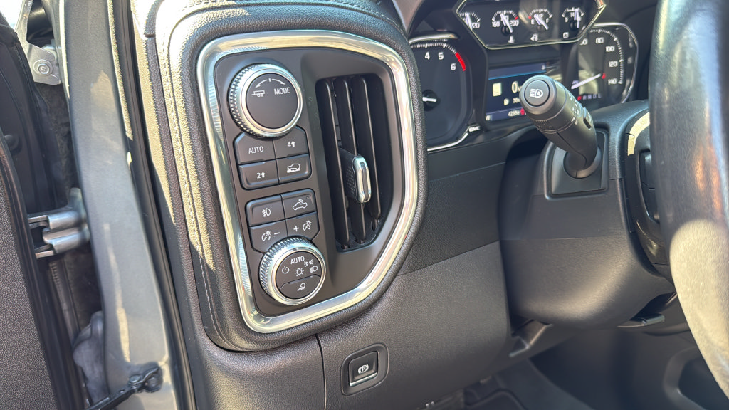 Used 2021 GMC Sierra 1500 SLT w/ SLT Premium Plus Package AWD/4WD image 22