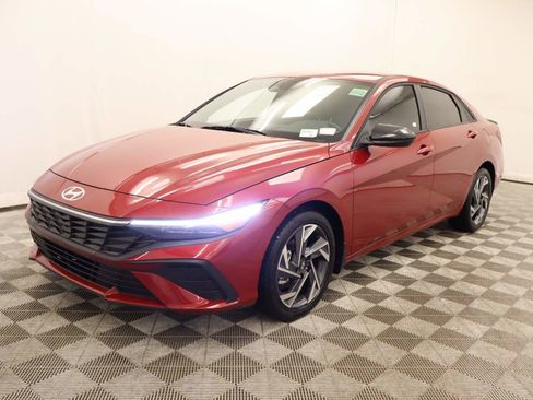 Used 2025 Hyundai Elantra Sport image 1