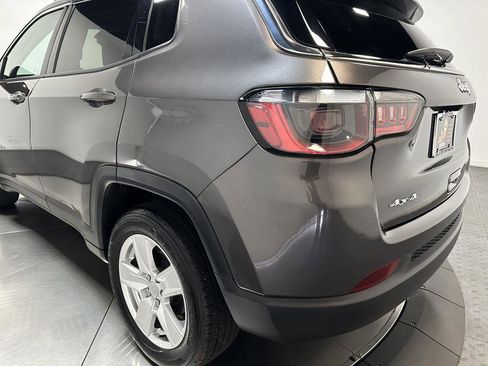 Used 2022 Jeep Compass Latitude image 10