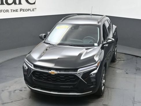 Used 2025 Chevrolet Trax LT FWD image 46