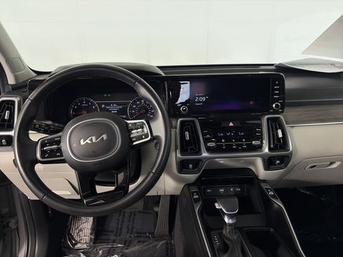 Certified 2023 Kia Sorento EX w/ Panoramic Sunroof Package FWD image 3