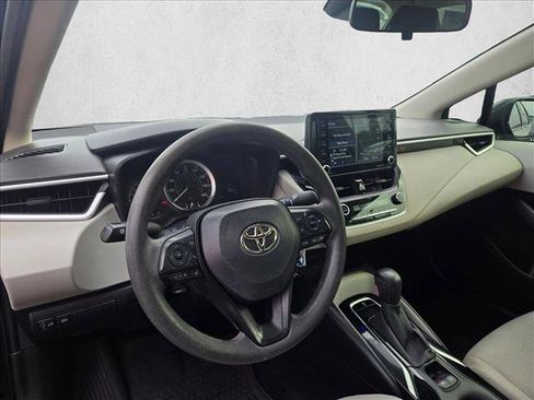 Used 2022 Toyota Corolla LE image 9