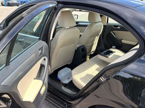 Used 2017 Volkswagen Jetta SE FWD image 12