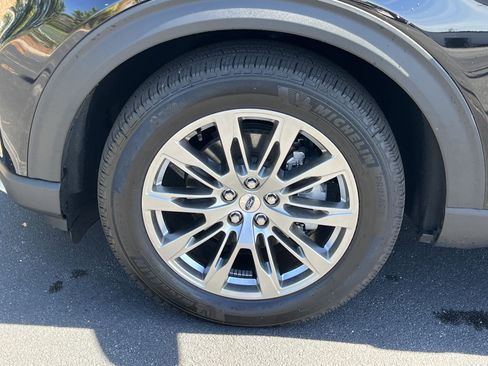 Used 2025 Ford Explorer Platinum image 32