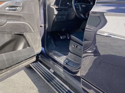 Used 2022 Cadillac Escalade Sport Platinum w/ Heavy-Duty Trailer Package AWD/4WD image 14
