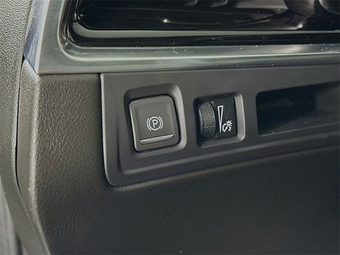 Used 2025 Cadillac XT6 Premium Luxury image 10