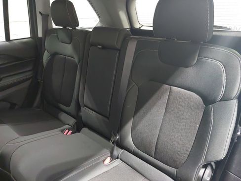 Used 2023 Jeep Grand Cherokee Laredo image 13