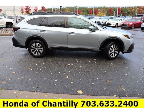 Used 2020 Subaru Outback Premium image 8
