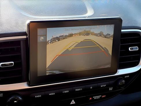 Used 2023 Hyundai Venue SEL image 4