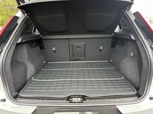 Used 2025 Volvo XC40 B5 Plus w/ Climate Package image 14