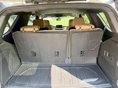 Used 2023 Chevrolet Tahoe Premier AWD/4WD image 10