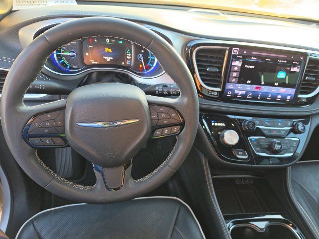 Used 2022 Chrysler Pacifica Limited w/ Uconnect Theater Family Group FWD image 9
