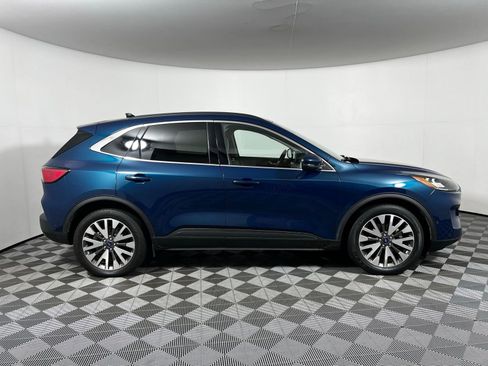 Used 2020 Ford Escape Titanium image 4