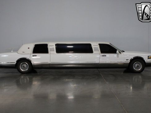 Used 1996 Lincoln Town Car Executive image 14