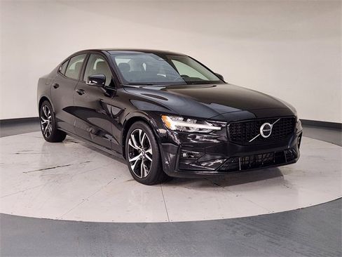 Used 2024 Volvo S60 B5 Core image 7