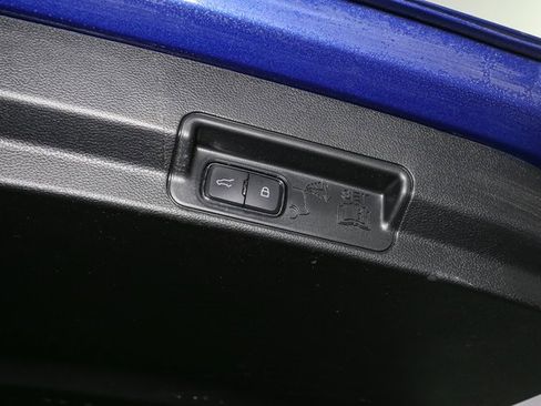 Used 2022 Ford Explorer XLT w/ Equipment Group 202A image 12