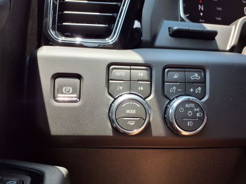 New 2026 GMC Sierra 1500 AT4 w/ AT4 Premium Package AWD/4WD image 11