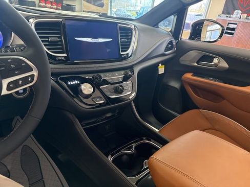 New 2026 Chrysler Pacifica Pinnacle FWD image 14