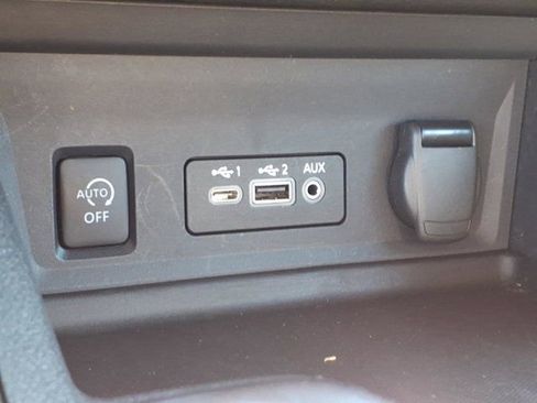 Used 2025 Nissan Sentra SV FWD image 17