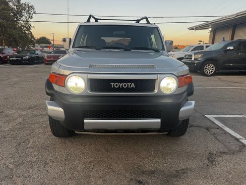 Used 2007 Toyota FJ Cruiser 4WD w/ Upgrade Pkg 2 image 3