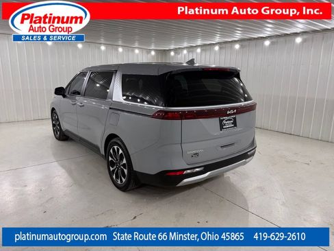Used 2023 Kia Carnival EX FWD image 3