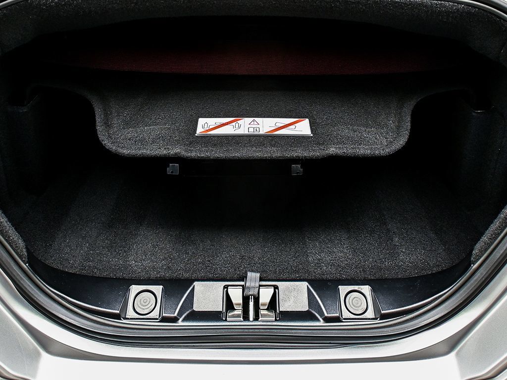 Certified 2025 Ferrari Roma Spider RWD image 38