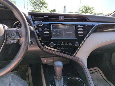 Used 2018 Toyota Camry LE w/ Moonroof Package FWD image 17