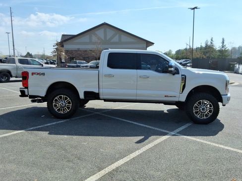 Used 2024 Ford F250 Limited w/ FX4 Off-Road Package image 4