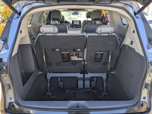 Used 2024 Toyota Sienna Limited image 26