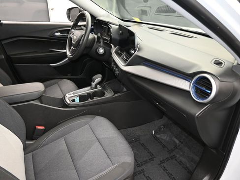 Used 2024 Chevrolet Trax LS w/ Driver Confidence Package image 40