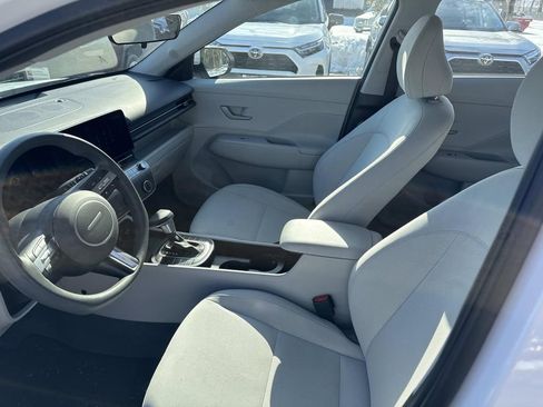 Used 2025 Hyundai Kona SE image 11