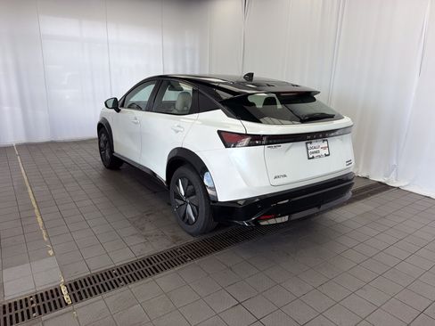 Used 2024 Nissan Ariya AWD image 16