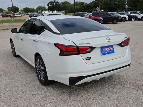 Used 2024 Nissan Altima 2.5 SV FWD image 8