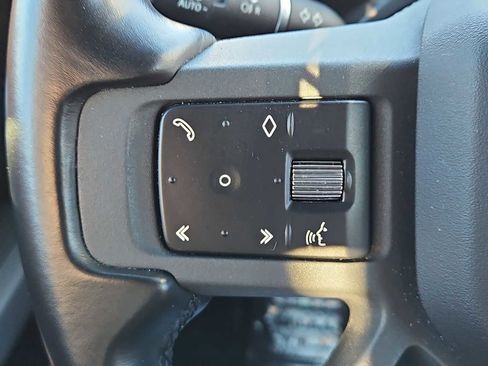 Used 2023 Land Rover Defender 90 X-Dynamic SE image 24