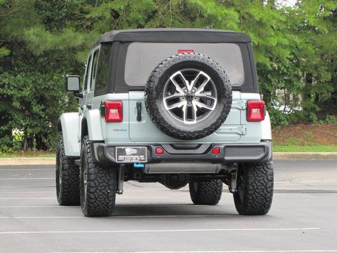 Used 2024 Jeep Wrangler Unlimited w/ Convenience Group AWD/4WD image 8
