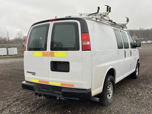 Used 2015 Chevrolet Express 2500 RWD image 2