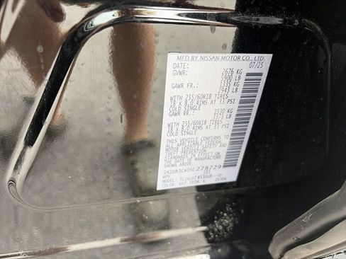 Used 2025 Nissan Pathfinder SL FWD image 38