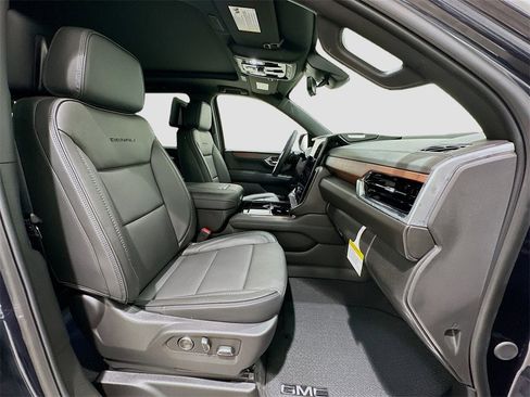 New 2026 GMC Yukon Denali w/ Denali Reserve Package image 32