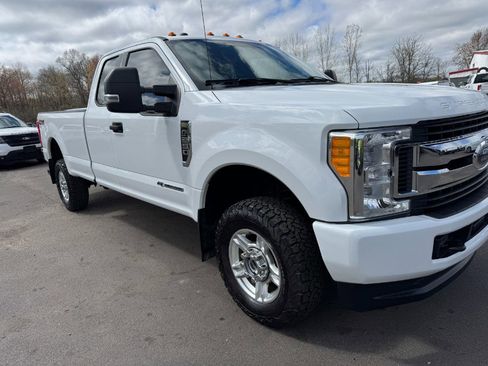 Used 2017 Ford F250 XLT AWD/4WD image 12