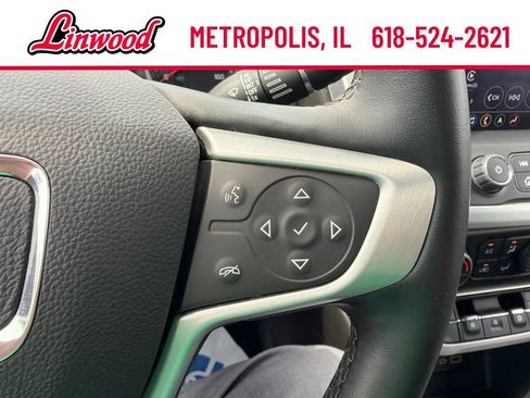 Used 2023 GMC Acadia SLT w/ Preferred Package FWD image 18