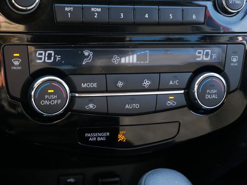 Used 2015 Nissan Rogue SV image 23