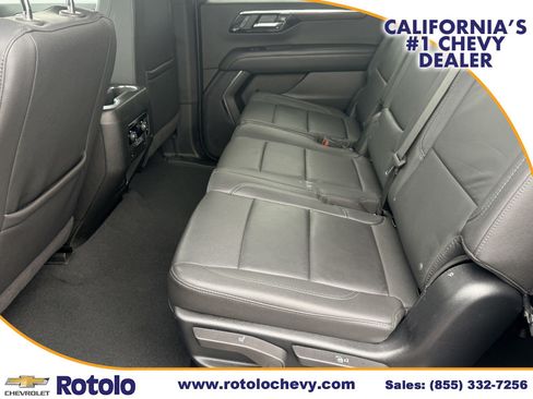 Used 2025 Chevrolet Suburban Z71 AWD/4WD image 14